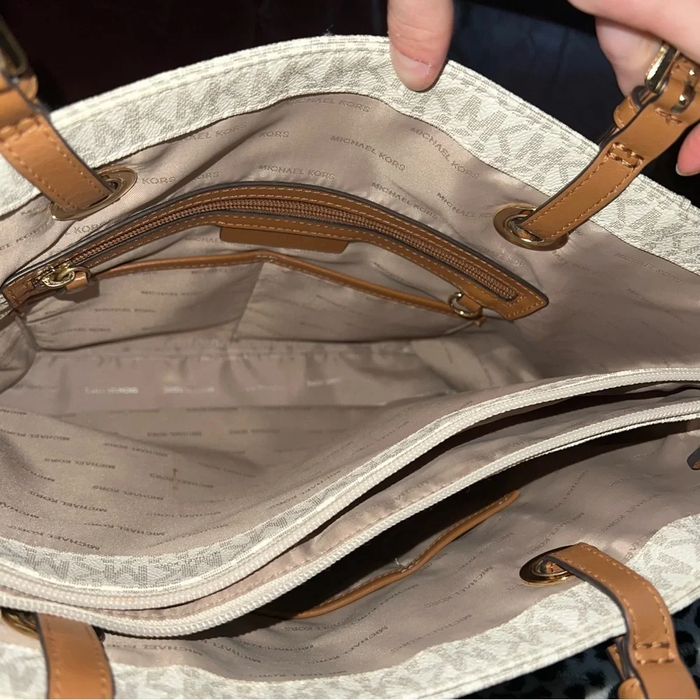 Michael Kors bag - Picture 4 of 6